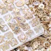 Decorazioni per nail art 100 pezzi Charms per unghie di lusso Bulk Casuale per unghie Zirconi Strass Deocration Gioielli in lega lucida per accessori per nail art in oro 231117