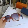 Мода роскошная дизайнер Lou Vut Cool Sunglasses 2022 New Fashion L Семейная горячая сеть красные солнцезащитные очки Большой рамка Square Street Shoot