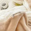 寝具セット縞模様のセットミルクベルベット冬暖かい4ピース厚いベッドリネンキルトカバーシート枕カバーキングベッドルーム装飾231130