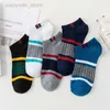 Chaussettes pour hommes 5 paires de chaussettes de bateau décontractées pour hommes simples absorbant la sueur respirant barre verticale barres parallèles mouvement chaussettes tubulaires