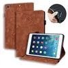 Embosed pu lederen portemonnee tablet funda voor iPad 10.2 2022 Mini 6 2021 2020 iPad 9 8 7 8e 9e gen met penhouder kaartsleufkaartje Kijkafkoppeling Tablet PC -cases