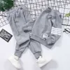 Kläder sätter kupolkameror Spring Striped Baby Boys Workout Sweatshirt + Drawstring Sweatshirt Set Kids Jacket Child Jumper Pants Jogger Set 2-11 år