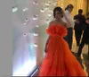 Vintage Sexy Orange Rüschen Tüll Prom Party Kleider Trägerlos Tiered Plus Size Abendkleid A-Linie Kleider für besondere Anlässe Bodenlang Offener Rücken