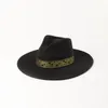 Bérets x461 Modèle de broderie de mode Hat de laine largeur large ressentie Lady Jazz Caps Tourism Style Fascinator Hats