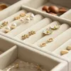 Boîtes à bijoux boîte de rangement boucle d'oreille bague collier broche support flanelle affichage Classification organisateur 231117