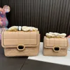 Klassisk gitter designer väska kan kvinnor chian fyrkantiga axlar väskor cc underarm tygväska 2 storlek läder crossbody väskor lingge doftande väska läder handväskor 230715