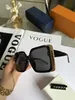 Designer de moda Lou Vut Luxury Luxury Cool Sunglasses 2023 Novos óculos de sol emoldurados femininos hd líquido vermelho grande quadro no exterior