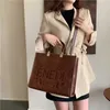 Tasche 26 % RABATT Designer Online Promi-Stickerei Einkaufstasche mit großem Fassungsvermögen neue High-End-Modebrief-Umhängehandtasche mit einer Schulter