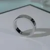 Luxurys Designers Band Rings Moda Menina Mulheres Titânio Aço Gravado Padrões de Carta Amantes Jóias Jóias Estretas Ring F9VS#