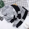 Kleidungssets Dome-Kameras Frühling Gestreiftes Baby-Jungen-Trainings-Sweatshirt + Kordelzug-Sweatshirt-Sets Kinderjacke Kinderpullover Hosen Jogger-Set 2-11 Jahre