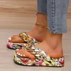 Slippers Damesplatform Flip Slider Zomer nieuwe graffiti metalen ketting decoratie wedge slider Damesstrandschoenen Plus size 231118