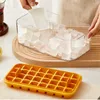 Creatore di cubetti di ghiaccio con scatola di immagazzinaggio Tipo di pressa in silicone Produttori di cubetti di ghiaccio Vassoio per il ghiaccio Stampo per gadget da bar Accessori da cucina