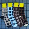 Chaussettes avec lettres à la mode, 4 couleurs, avec étiquette, chaussettes en coton respirantes et décontractées pour le Sport