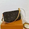 Kadın omuz çantası için klasik tasarımcı çantası kadınlar en iyi moda crossbody çanta lüks tote çanta alt koltuklu bileklik torbası