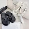 Mulheres The Row Flip-Flops Slides Slides para Sandálias de Designer de Luxúria Moda Moda Bottilho Black Branco Casual Sapatos de praia Casual 35-40 Caixa