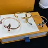 Con box designer classici braccialetti da 18k braccialetti d'argento a fiori oro oro