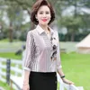 Kvinnors blusar tre kvart ärm kvinnliga satintröjor koreanska mode vita 2023 sommar kvinnor tryck toppar high-end lapel office lady lady lady