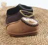 Enfants UGGsity Tasman Pantoufles Uggies Braid Tazz Sandales Chaussures de bébé Diapositives en fourrure de châtaigne Peau de mouton Shearling Classic Ultra Mini Boot Winter Australia Shoes DF271