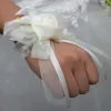 Dekorativa blommor Många stilar handleds Corsage Flower Pe Rose Bride Ribbon Wedding Silk på armbandet han