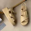 Saltos de plataforma cunhas sandálias famosas designers famosas femininas de couro acolchoado areia de areia de areia cruzada slides tornozelo fivela plana shane