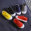 Atletische schoenen 2023 Spring Fashion Kids Boys Girls Canvas Comfortabele kinderen Peuter Casual Baby Sneakers