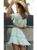 Tvådelt klänning sommaren Tvådel uppsättningar kvinnor bohemiska casual strandkjolar 2 st -uppsättningar spetsar från axel skördetoppar och kort veckad kjol 230417