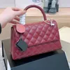 코코 핸들 휴대용 플랩 백 - 캐비어 재료와 도마뱀 소 가죽 여성의 세련된 One Shoulder Crossbody Bag Big Tote Bag가있는 고품질 디자이너 핸드백