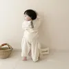 Kleidung Sets Baby Baumwolle Leinen Kleidung Set Plaid Cartoon Casual Tops Hosen 2pcs Baby Set Cute Boy Girls Bequeme Infant Outfits 230418