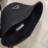 Sombreros de ala ancha para mujer Moda de verano Sombrero de paja para mujer Protección solar Sombrero de cubo para la playa Estilos de jardín Gorras de diseñador Resor para mujer