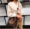 Die meistverkaufte Mode-Einkaufstasche Love V PU-Lederhandtasche große Canvas-Einkaufstasche wird mit einer kleinen Tasche in Braun bag2023 geliefert