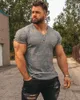 Herren T-Shirts Herren T-Shirts Herren V-Ausschnitt Kurzarm T-Shirt Fitness Slim Fit Sportstreifen T-Shirt Herren Solide Mode T-Shirts Tops Sommer Gestrickte Sportbekleidung 230418