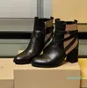 Stivali Autunno Inverno Nuove scarpe scozzesi da donna stile classico di alta qualità Stivali Chelsea in pelle a quadri Martens