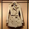 Trench coat feminino da moda, estilo xadrez de luxo europeu e americano, costura de moda, casaco midi falso de duas mulheres soltas tamanho asiático S-2XLrBRR