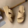 Plattform Klackar kilar sandaler berömda designer kvinnor quiltat läder grosgrain sandles cross slides ankel spänne platt form kil skor chunky häl toffel sandal