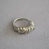 Кластерные кольца европейская и американская ретро -модная мода преувеличенная латунная спиральная спиральная обмоточная телефонное кольцо Усеяние кольцо