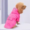 Abbigliamento per cani Impermeabile per animali domestici Striscia riflettente Nastro di fissaggio Foro di trazione Copertura completa del corpo Mantello con cappuccio a strati a tesa per accessori per gatti