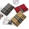 Klassisk designerscarf herr Rutiga halsdukar för män och kvinnor vinter svart grå bokstäver lyx halsduk broderi etikett kashmir halsdukar varma Wrap halsduk siden scarve