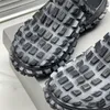 Opony obrońcy platforma Chunky opon Kaptersneaker Designer 2024 Guma gruba sloe mężczyzn Kapcie mody Trenerów Triple Black Man Sandal 331 634