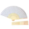 Personnage de fans de silk pliant gravé personnalisé Bamboo Fan Gift Party personnalisé avec les noms de mariage et l'impression de datte pour une baby shower d'anniversaire