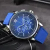 Marca de moda Relojes deportivos Relojes de pulsera de cuarzo de alta calidad Hombres Mujeres Relojes modernos clásicos Relojes de pulsera de negocios Royaloak Cronógrafo en alta mar Montre de luxe