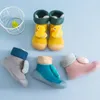 First Walkers Calzini da neonato con suole in gomma Calzino per scarpe da bambino Anti-scivolo Bambina in cotone Pantofole da interno per esterni a righe