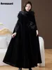 Kvinnorjackor Nerazzurri Autumn Winter Long Black Warm Velvet Cloak Kvinnor med faux päls trim huva lyx maxi goth kläder 2023 231118