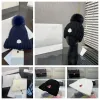 2024 Stilista MONCLiR Berretto da donna Berretto da uomo Cappello lavorato a maglia Cappello caldo autunno / inverno Cappello ispessito Cappello lavorato a maglia con palle di pelo Moda stile classico artigianato 1: 1