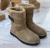 Les femmes australiennes et les bottes de neige sont populaires chaque année Les femmes en cuir longues et courtes sont à la mode à porter et des bottes chaudes en peluche Taille de conception