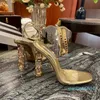 Sapatos casuais de alta qualidade marcas de luxo de saltos altos sandálias aura feminino com célula de cristal tiras de tornozelo de festas de sandália de festas de casamento de casamentos de casamento cor 5