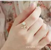 Bandringar Koreanska modetemperament Rhinestones Twisted Leaves Wishful Flowers Open Ring pekfingerring kvinnliga ringar för kvinnor Anel