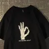T-shirt Femme Dark Wind Style américain rétro squelette main t-shirt à manches courtes hommes et femmes ins été lâche couple demi-top y2k 230419
