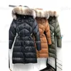 2023コートのデザイナー女性ウィンターウィンターロングダウンジャケットは、暖かさと本物の毛皮の襟、ファッショナブルな女性のパーカー、フード付き、冷たい耐性、延長されたカジュアルコートを備えています