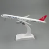 Aircraft Modle 20cm Boeing 777 Turkish Airlines Alloy Plan B777 med hjulmodell leksaker barn barn gåva för insamlingsdekorationer 231118