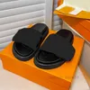 Lyxig Tofflor Sandaler Poolkudde Platt präglade Mules Designer Slides Damskor Sommar Äkta Läder Cool Comfort Tofflor Vittryckt Mode Herr Slide